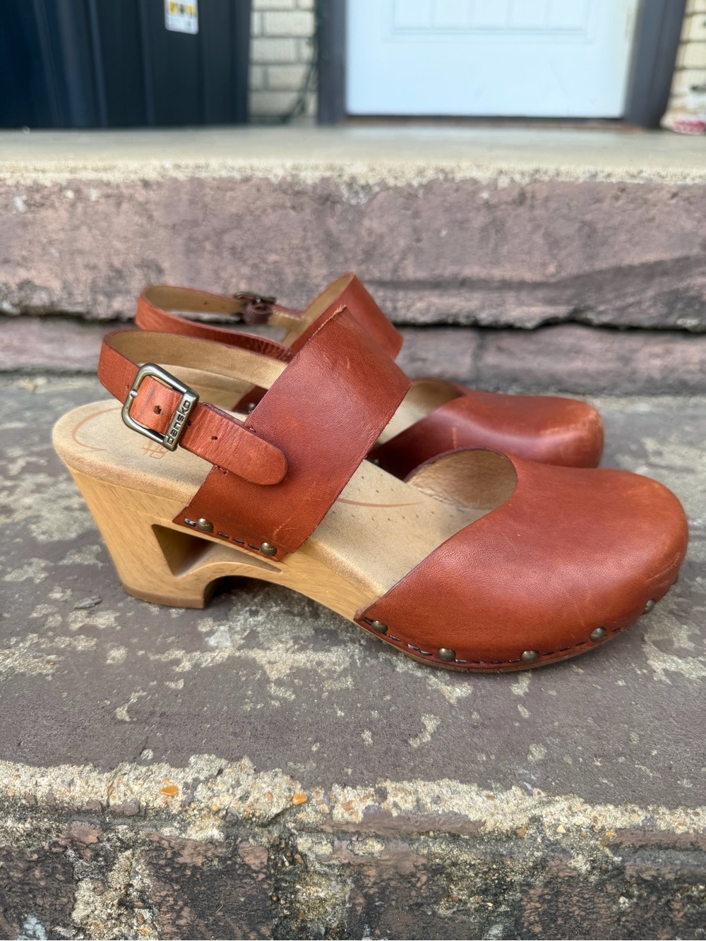 Dansko Thea Clogs US 7 EU 37 Brown Leather Cognac Boho Earthy Slingback Studded
